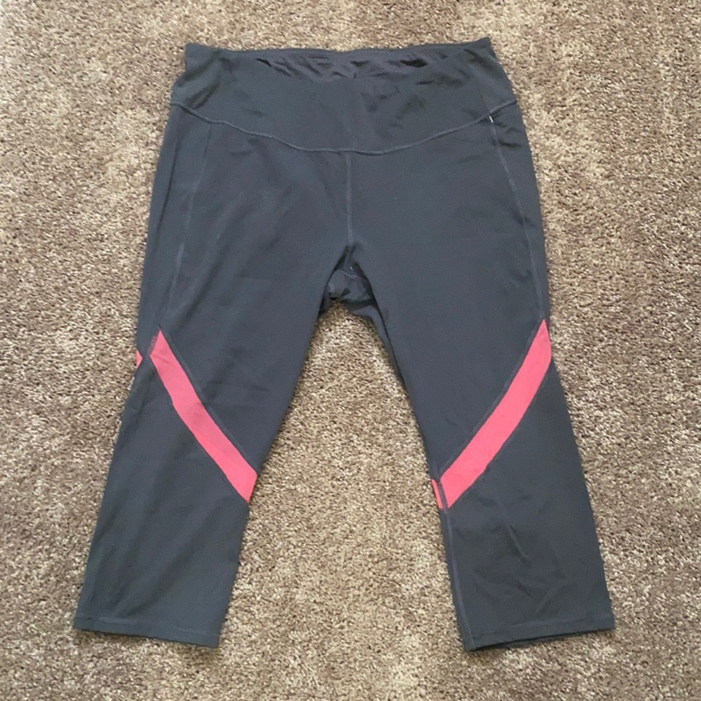 Ladies CALIA by Carrie Underwood Capris